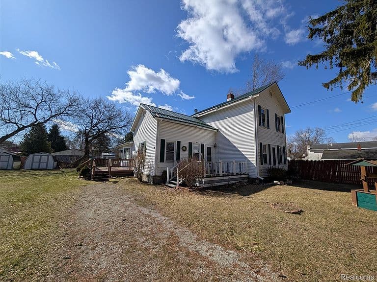 Listing photo 2