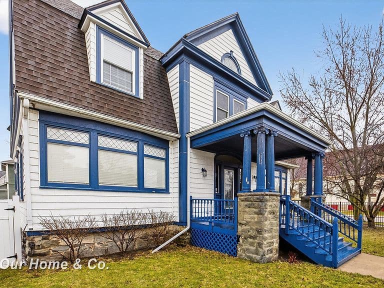 Listing photo 2