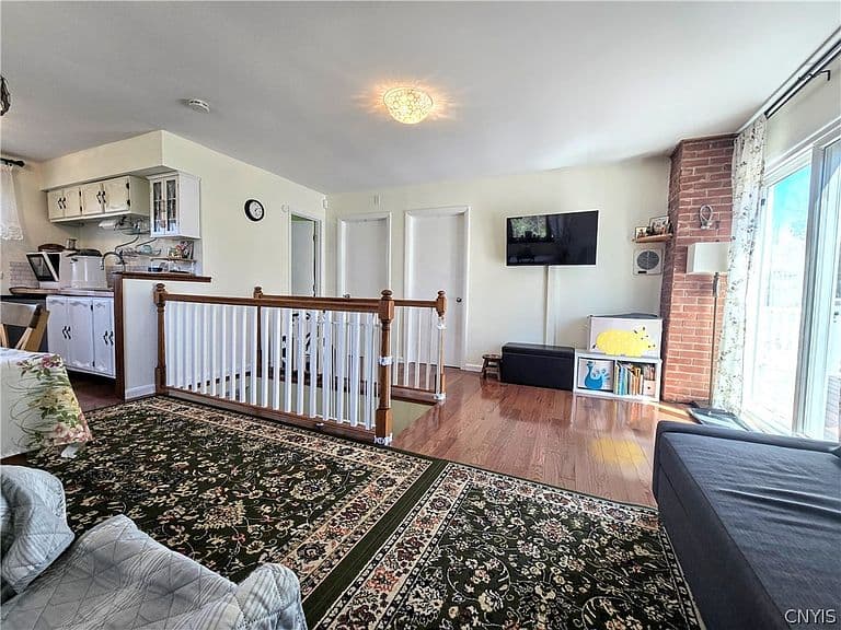 Listing photo 5