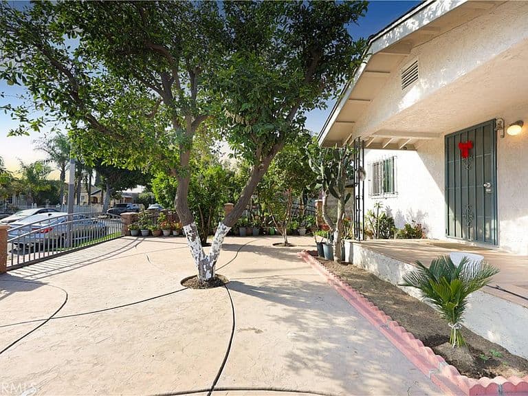 Listing photo 3
