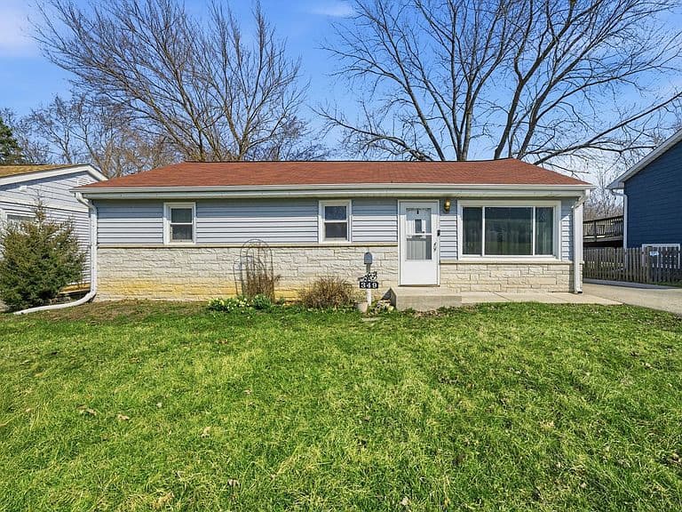 Listing photo 2