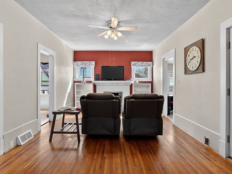 Listing photo 5