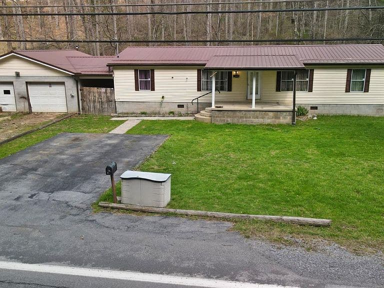 Listing photo 2