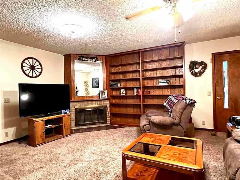 Listing photo 5