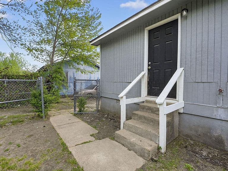 Listing photo 5