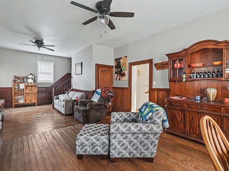 Listing photo 3