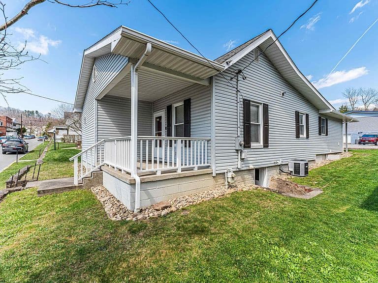 Listing photo 3