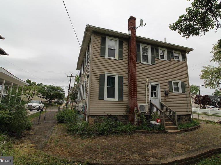 Listing photo 3