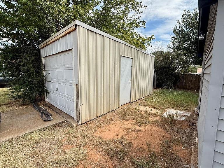 Listing photo 3