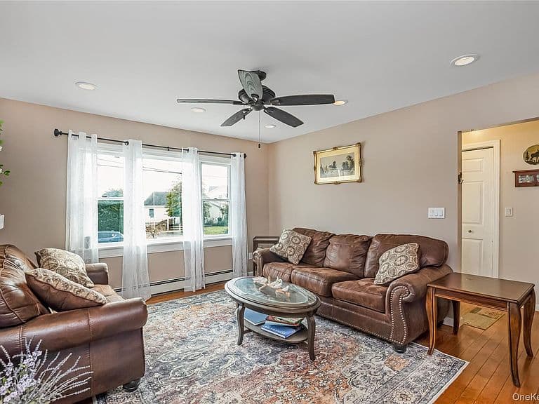 Listing photo 5