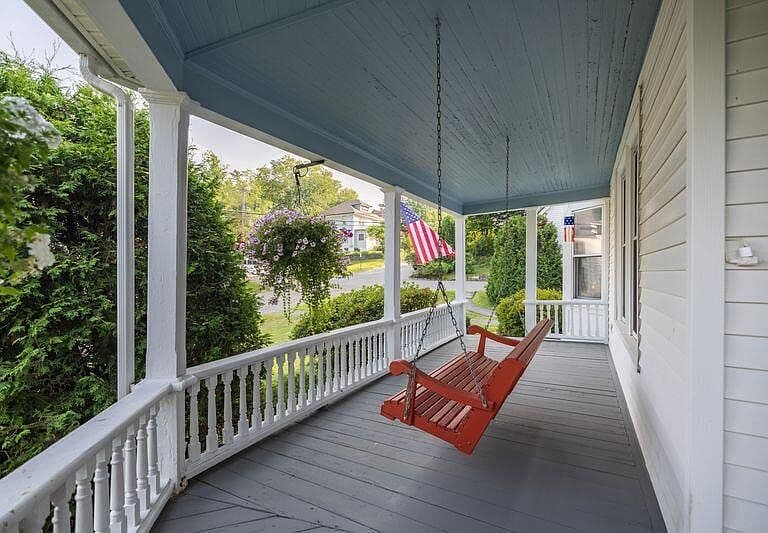 Listing photo 2