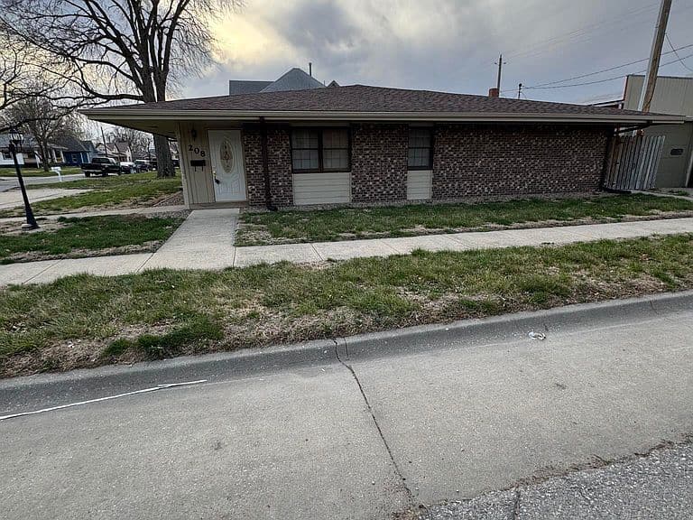 Listing photo 3