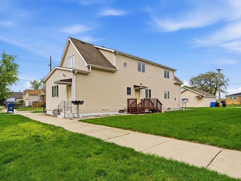 Listing photo 3