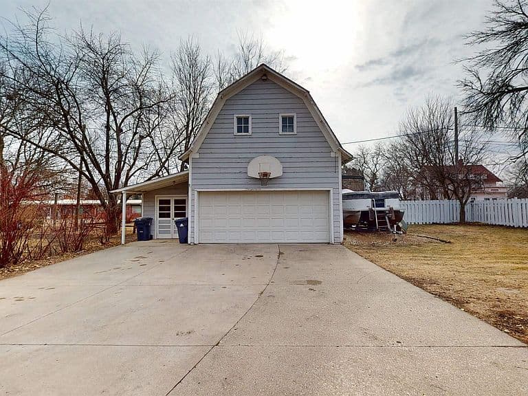Listing photo 3