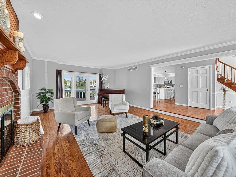 Listing photo 3