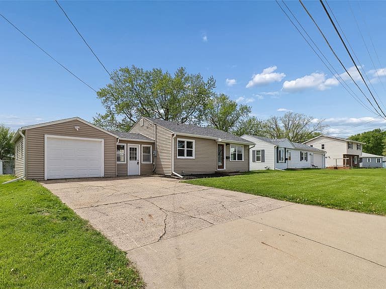 Listing photo 2