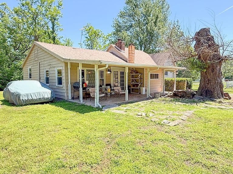Listing photo 5