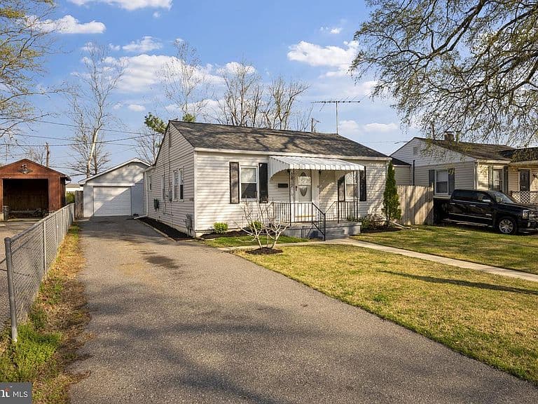 Listing photo 2