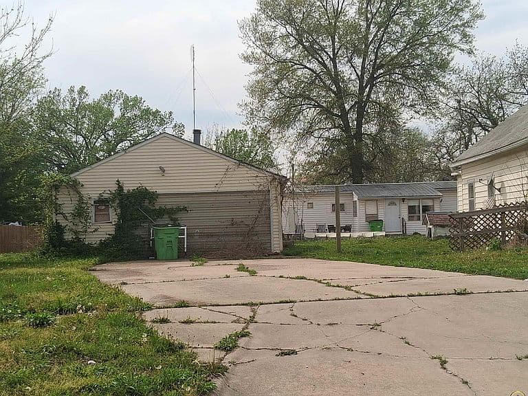 Listing photo 4
