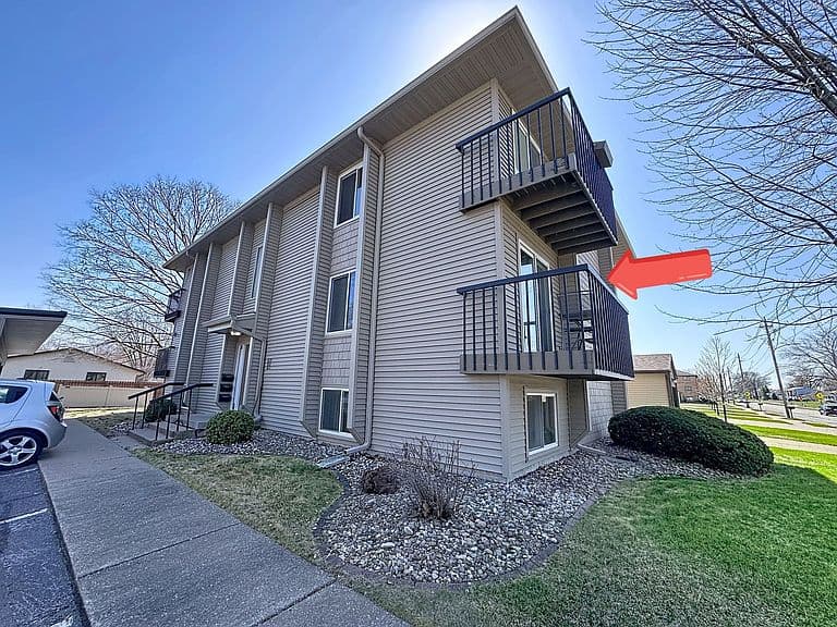 Listing photo 2