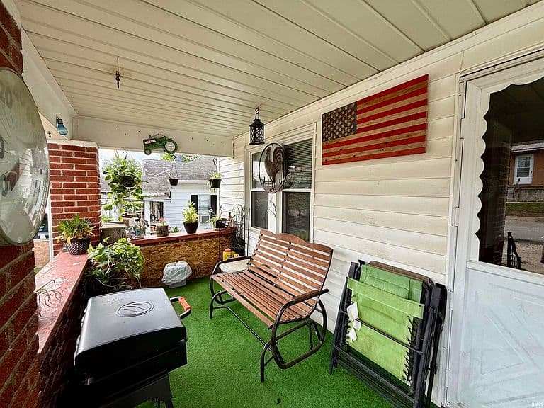 Listing photo 2