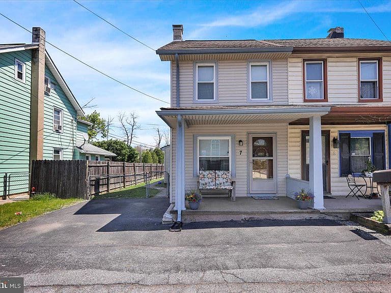Listing photo 2