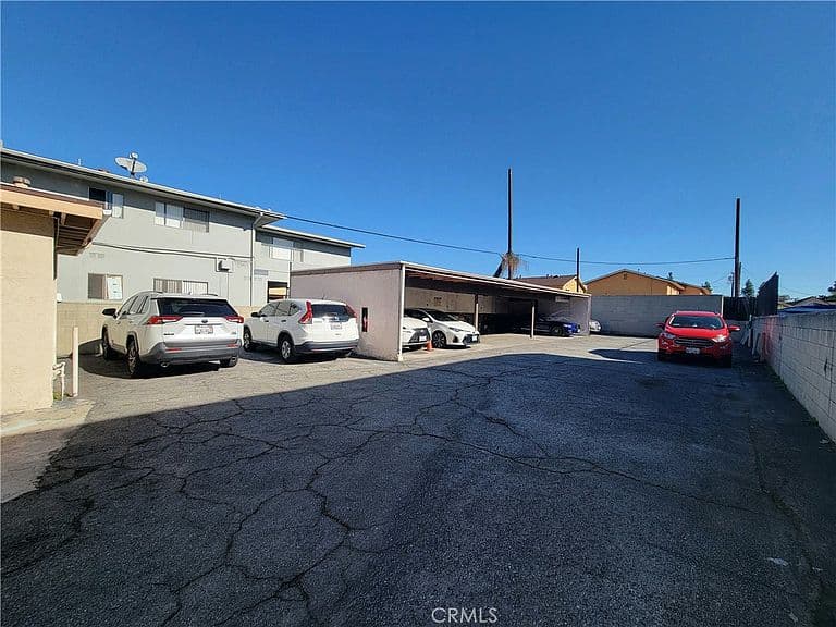 Listing photo 5