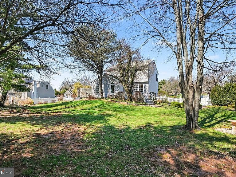 Listing photo 5