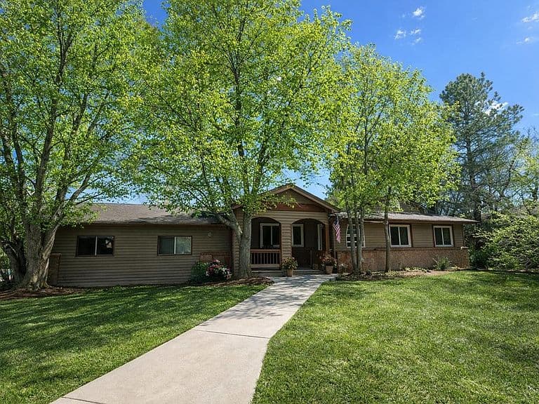 Listing photo 2