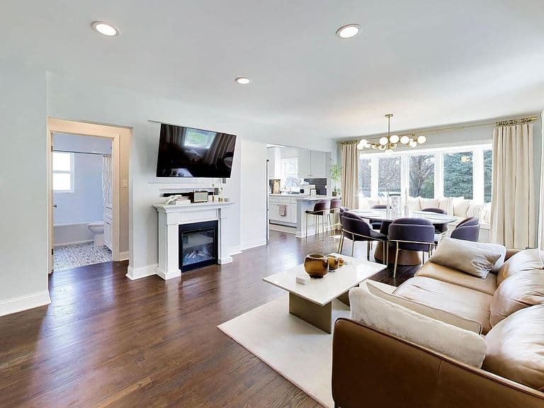 Listing photo 3