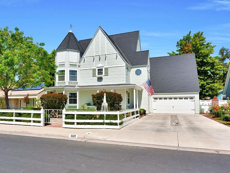 Listing photo 2