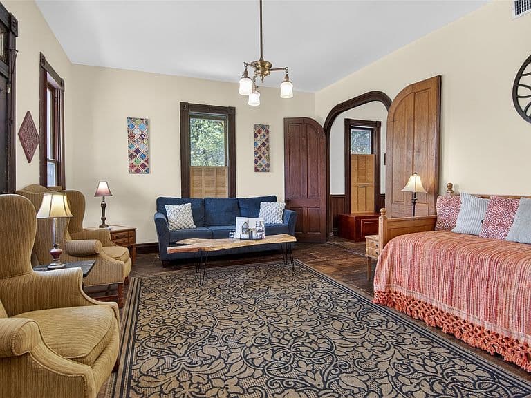 Listing photo 5