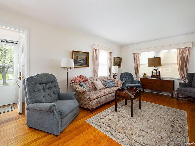 Listing photo 5