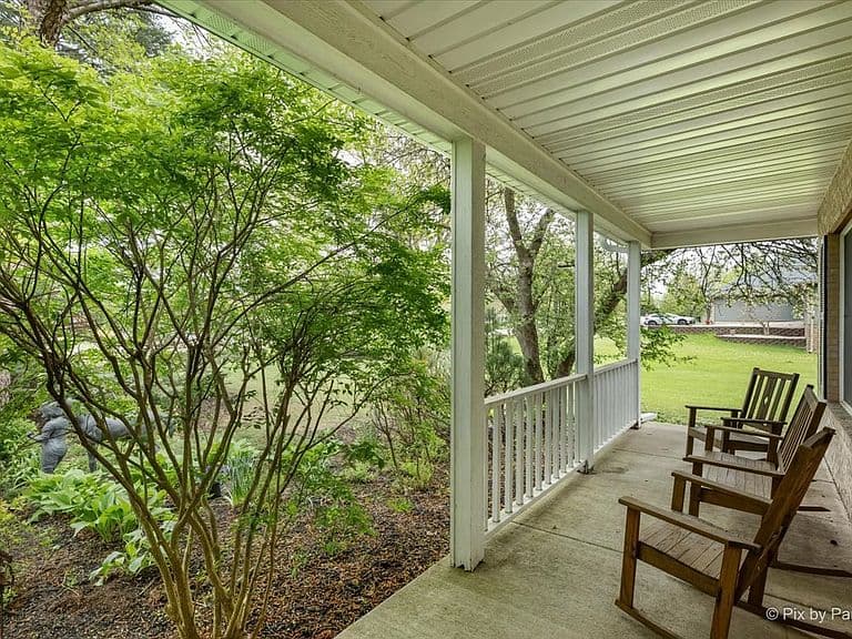 Listing photo 5
