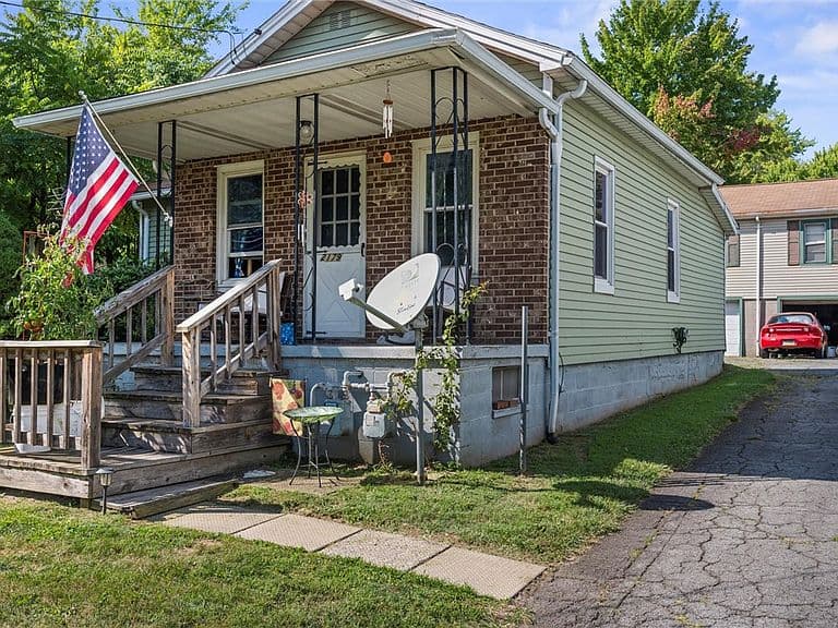 Listing photo 2