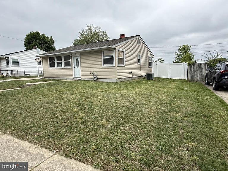 Listing photo 3