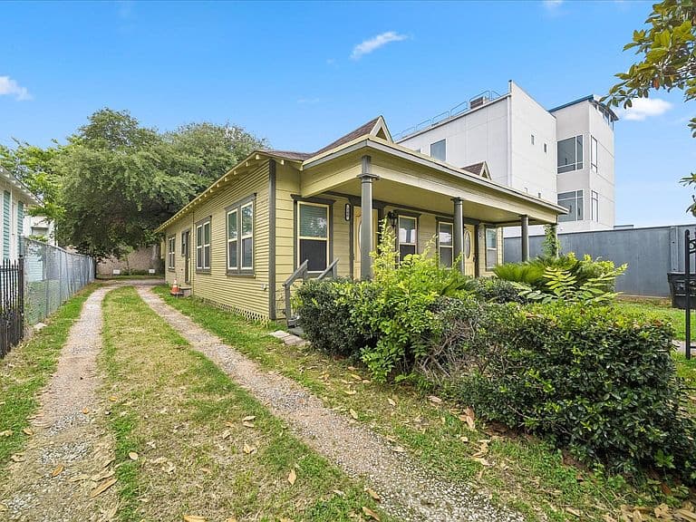 Listing photo 3