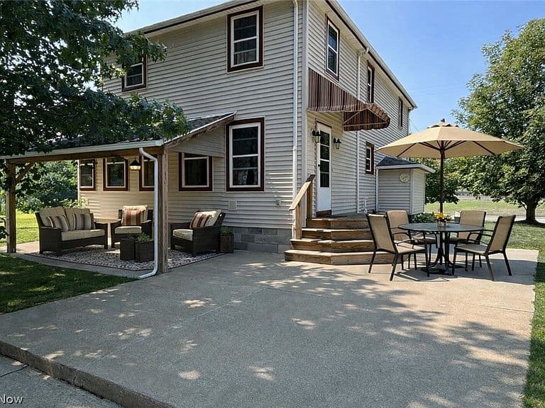 Listing photo 3