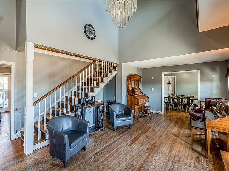 Listing photo 3