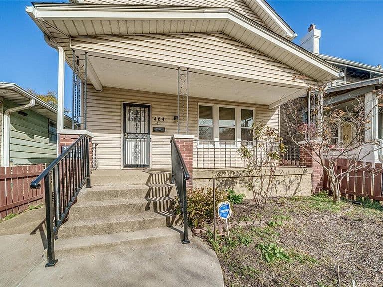 Listing photo 2