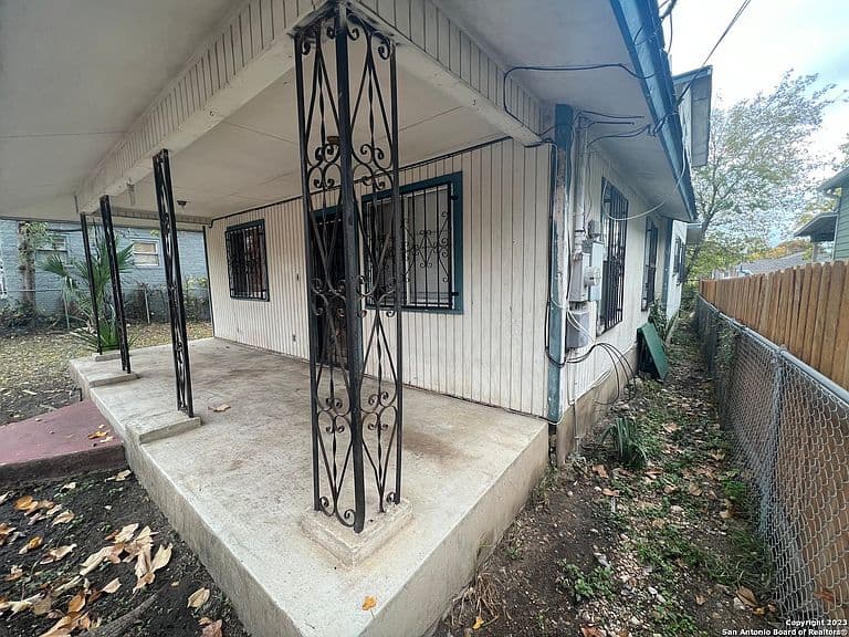 Listing photo 3