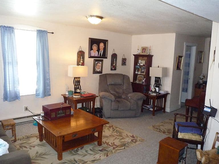 Listing photo 2