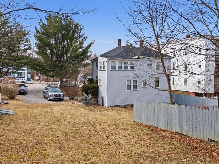Listing photo 2