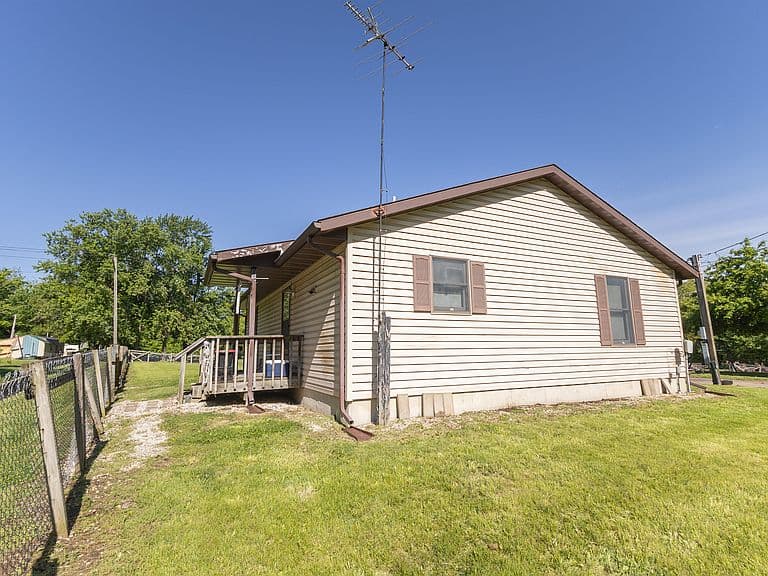 Listing photo 5