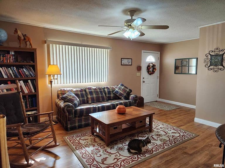 Listing photo 5
