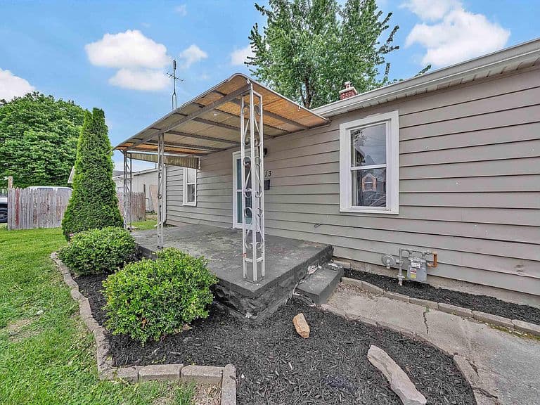 Listing photo 2
