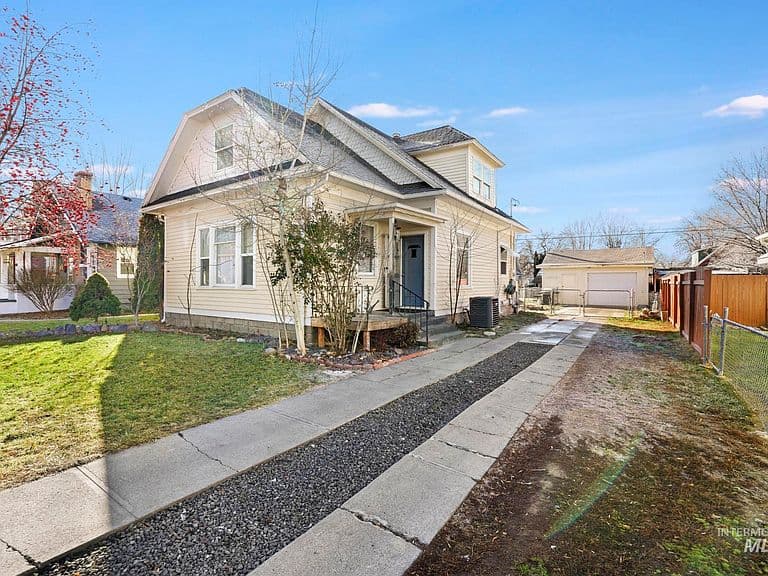 Listing photo 2