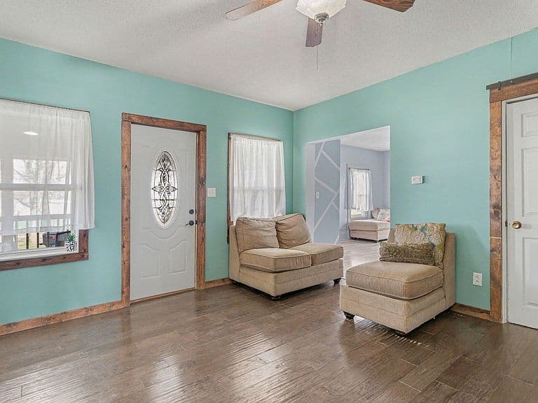 Listing photo 2