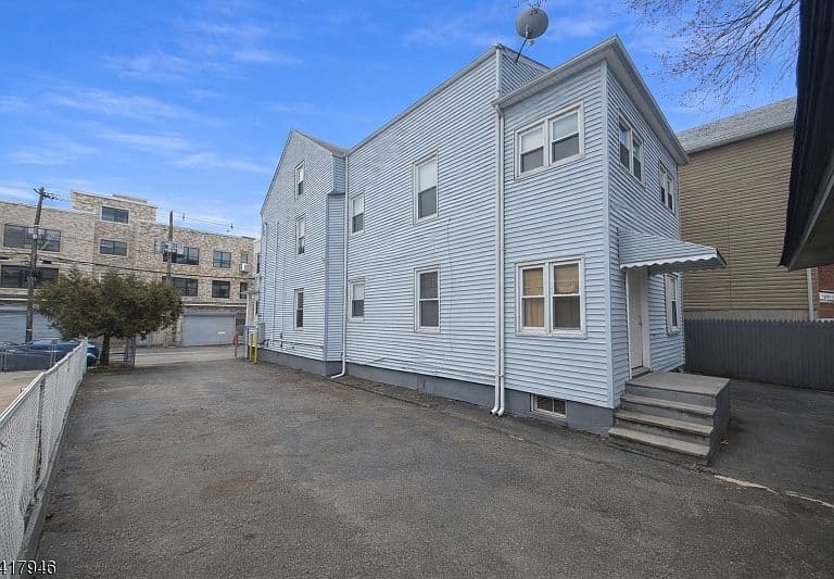 Listing photo 5