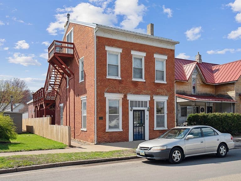 Listing photo 3